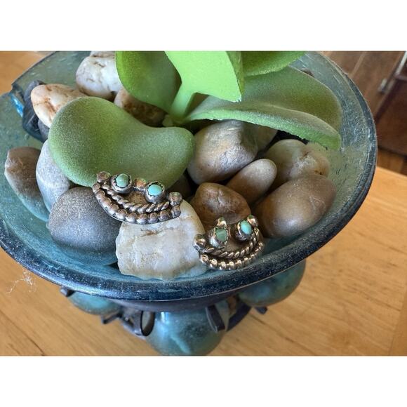 Native American Mexican Petite Sterling Silver Turquoise Earrings EUC‎ - Picture 1 of 6